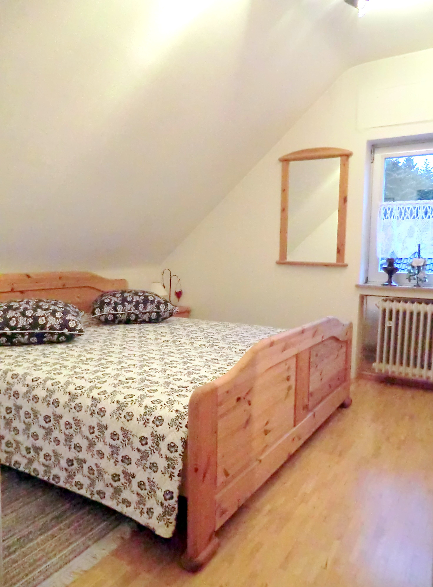 zweites Schlafzimmer - Doppelbett mit zwei großen Matratzen